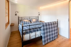 Umbau Stall bzw. Wohnhaus im Goms - Schlafzimmer