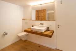 Umbau Stall bzw. Wohnhaus im Goms - Badezimmer