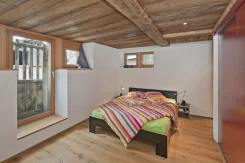 Umbau Stall bzw. Wohnhaus im Goms - Schlafzimmer