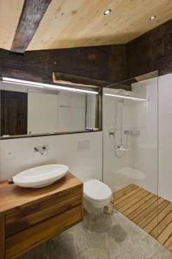 Umbau Stall bzw. Wohnhaus im Goms - Badezimmer